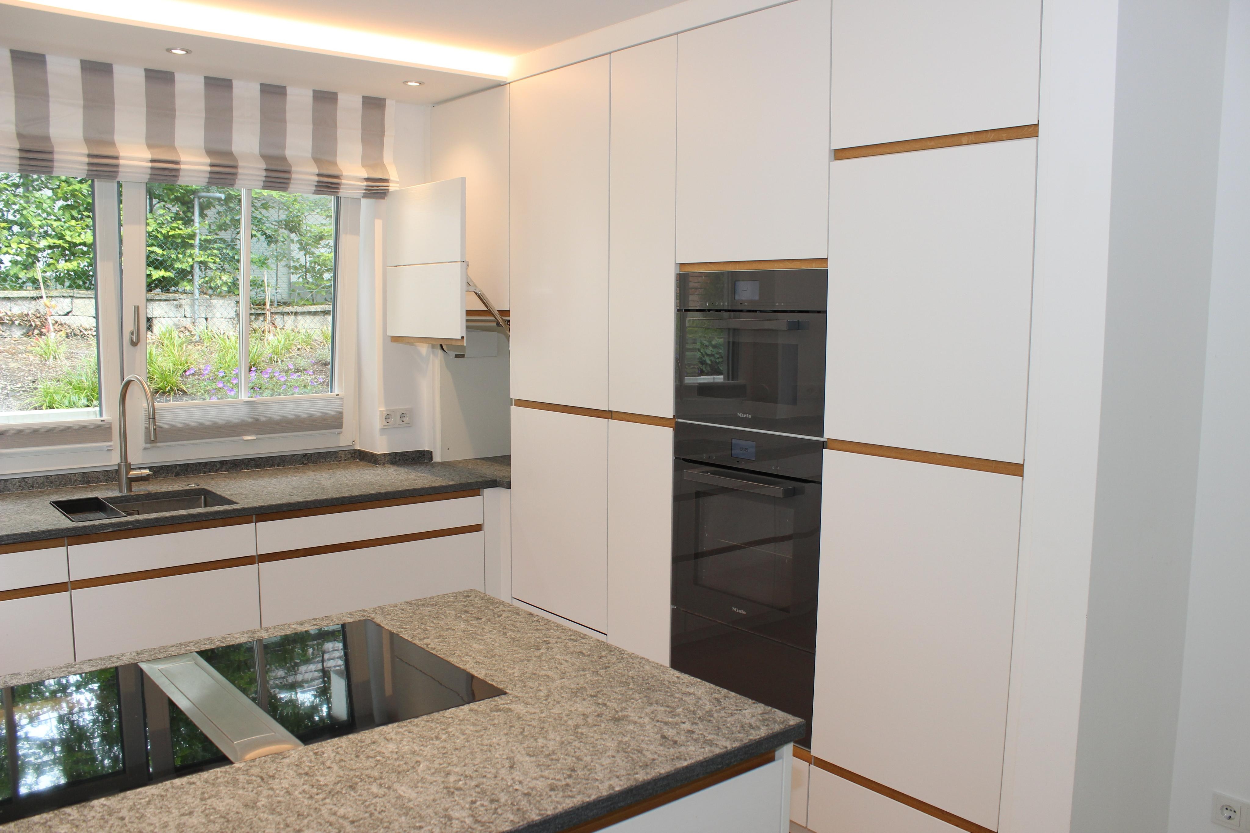 Gerätegarage mit Blum HL Beschlag