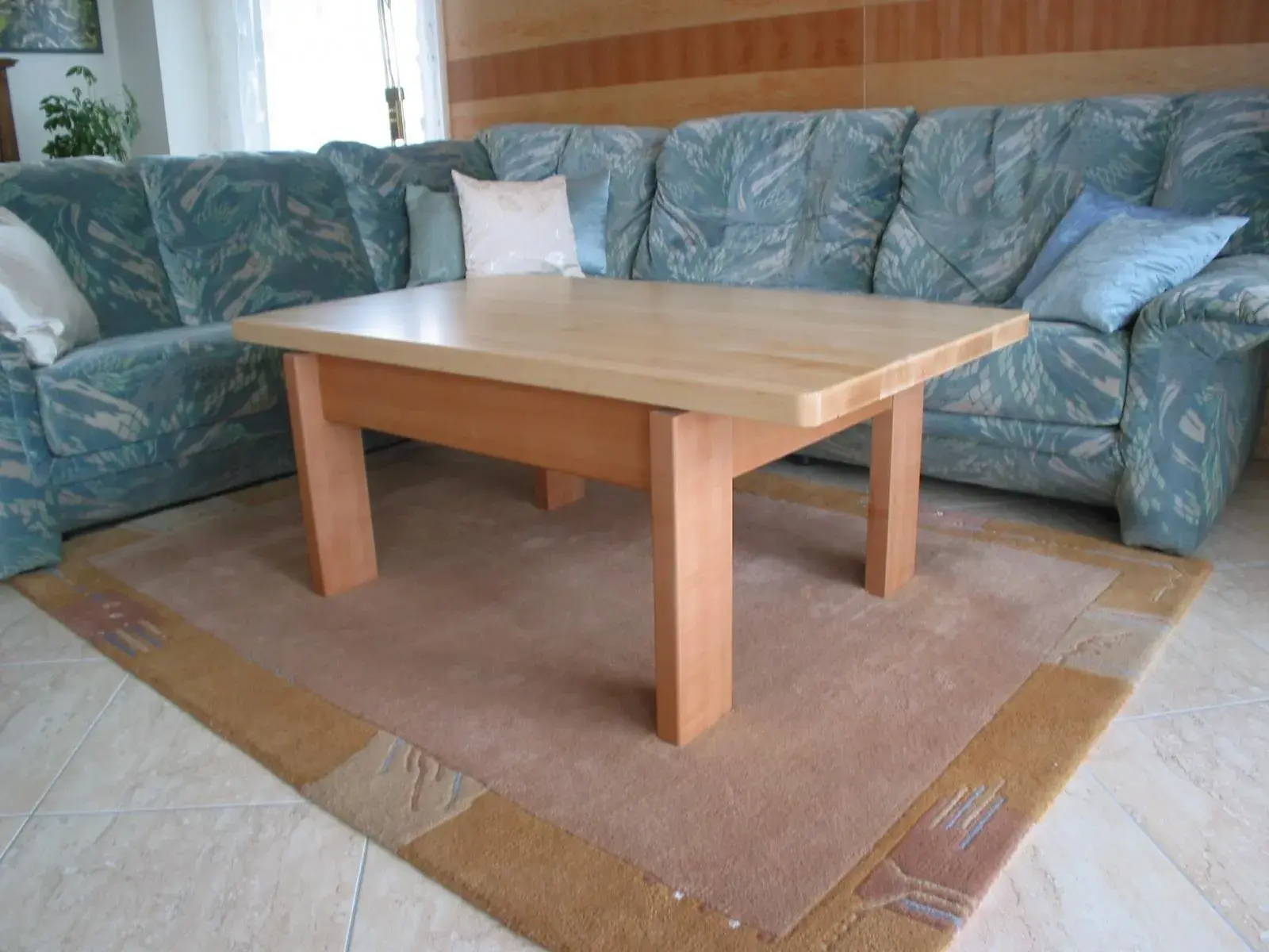 Sofatisch aus Birnbaum mit Ahornplatte