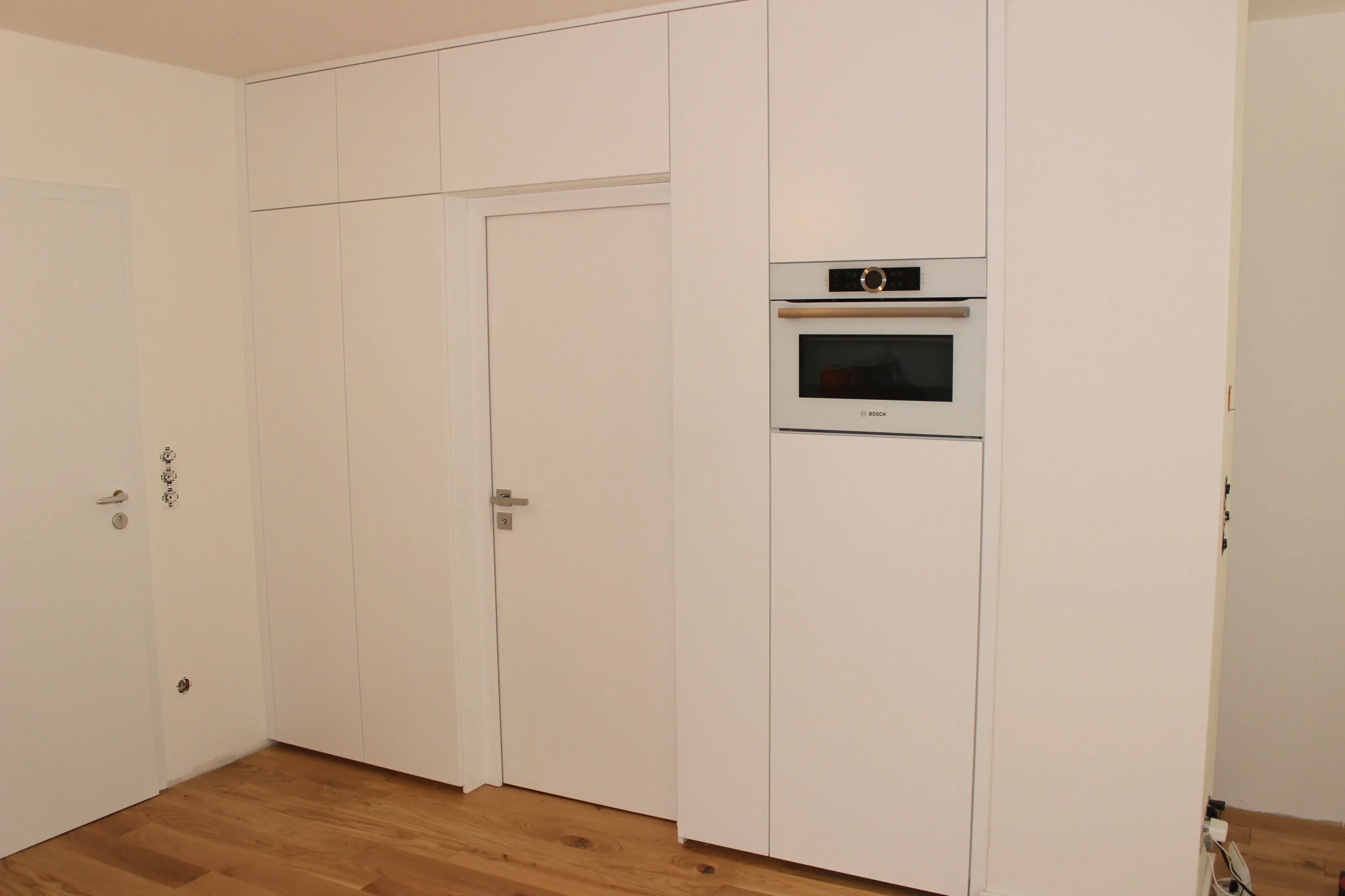 Einbauschrank grifflos Front Weißlack