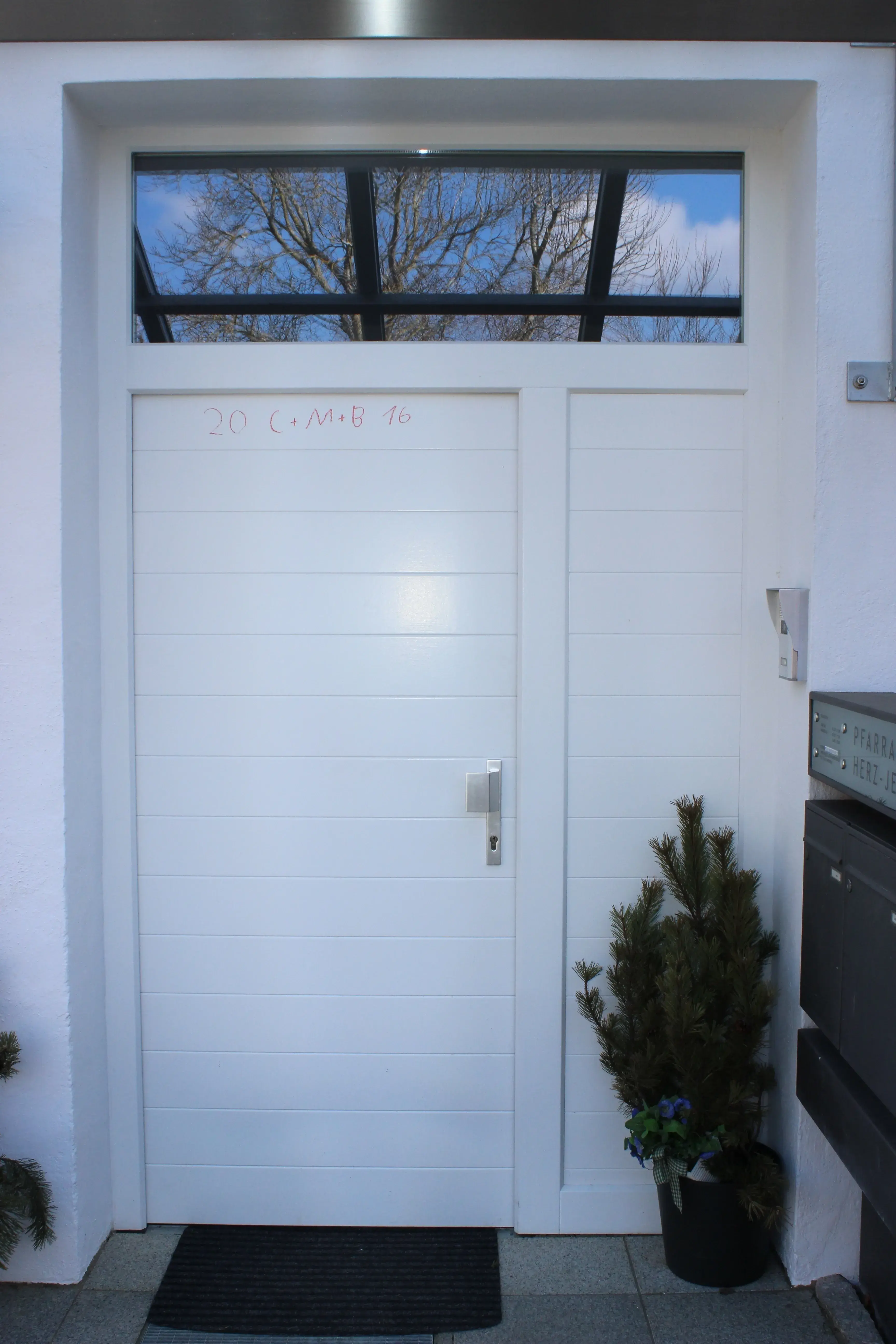 Haustüre in Fichte Oberfläche weiß