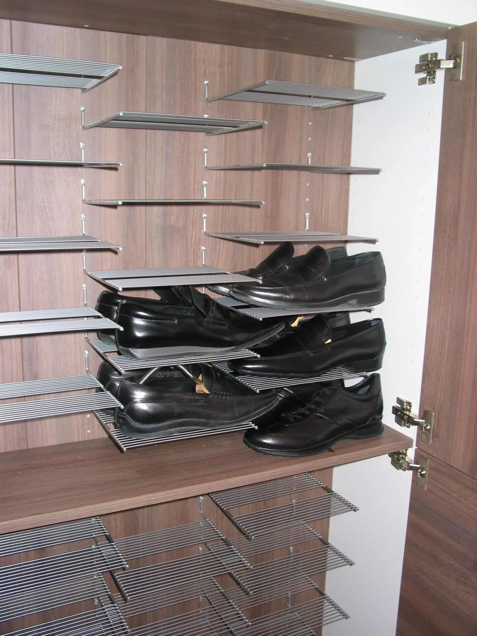 Schuhschrank Nußbaum Nachbildung