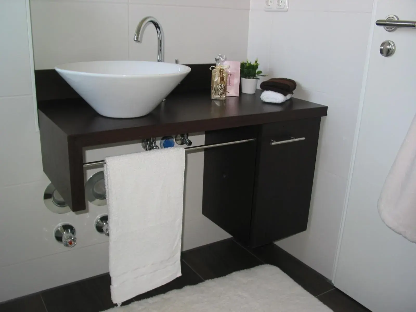 "schwebender" Waschtisch