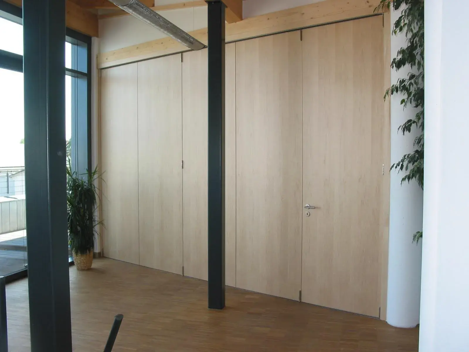 Falt-Schiebetüre in Ahorn Breite 470cm Höhe 300cm