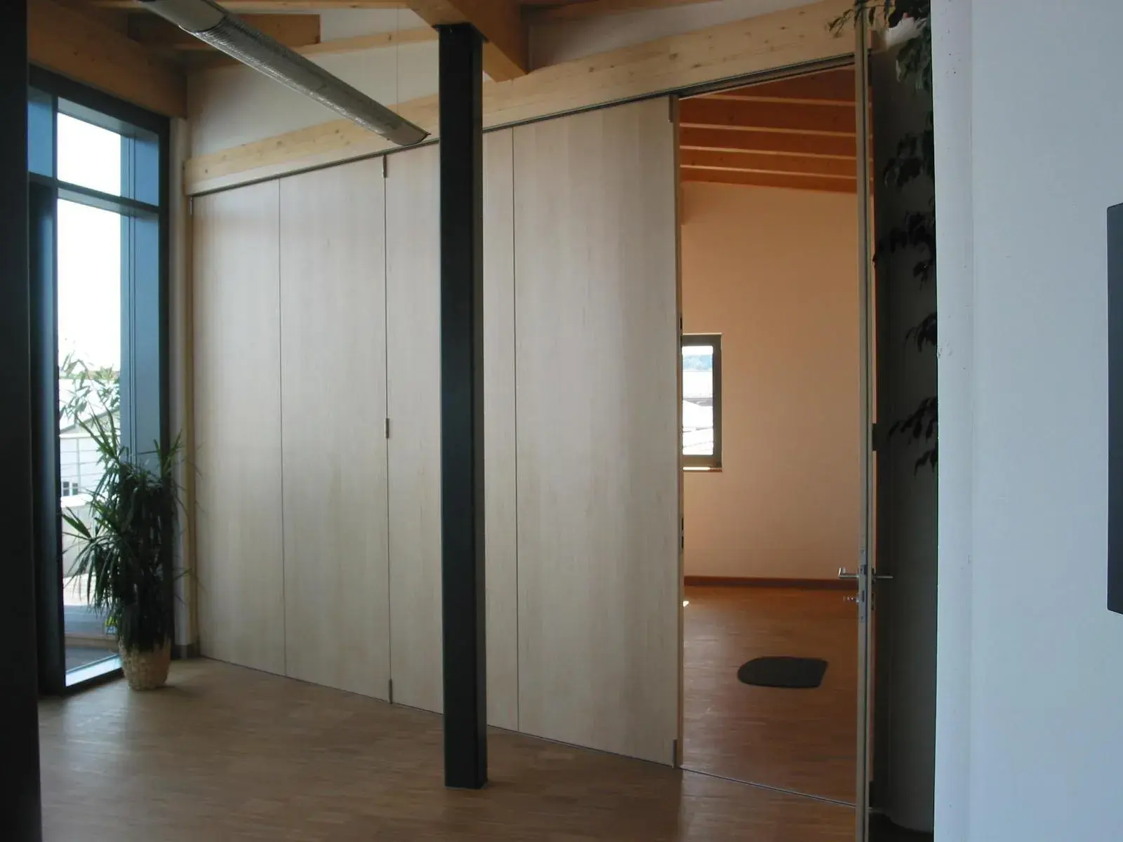 ...mit der geöffneten Tür