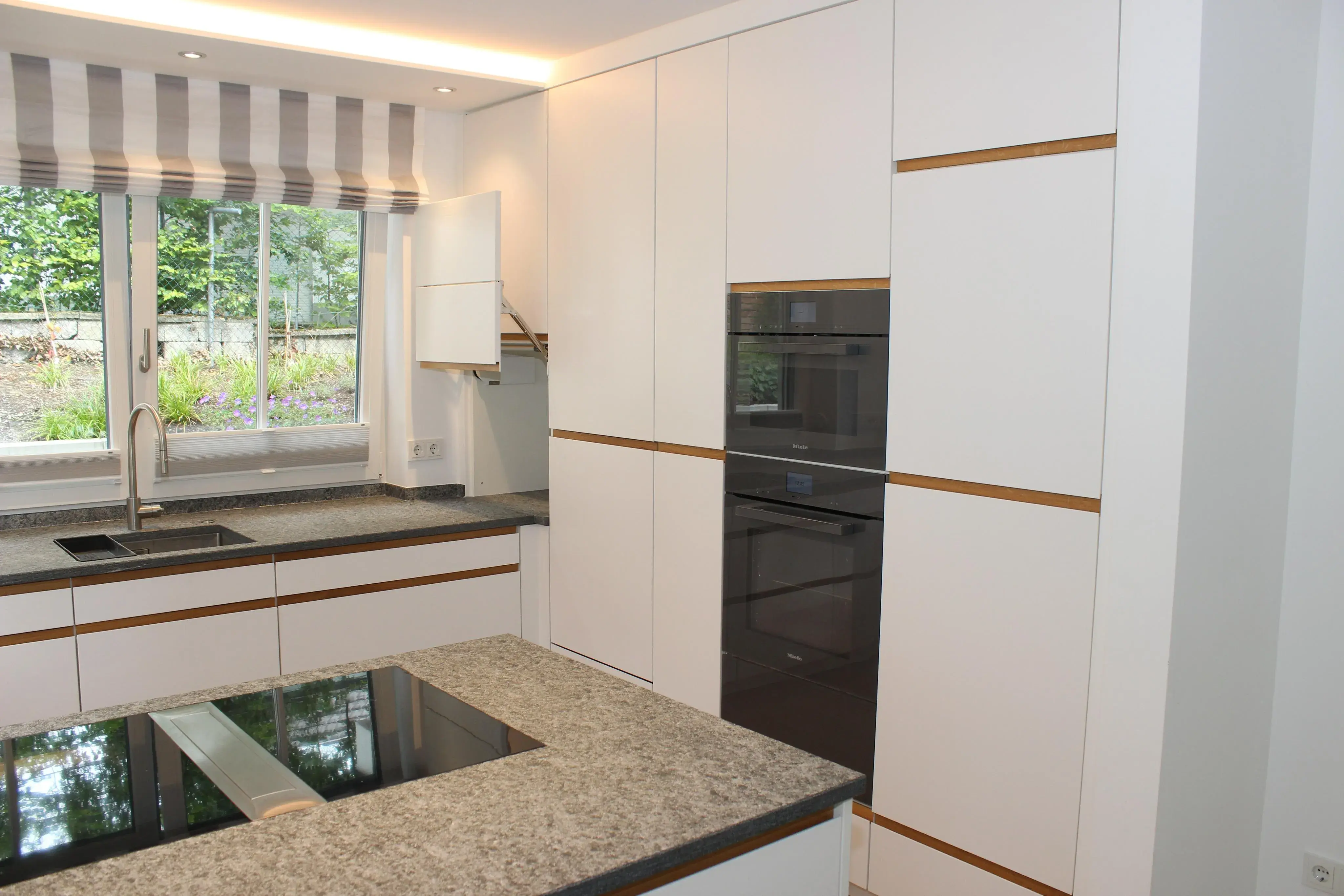 Gerätegarage mit Blum HL Beschlag