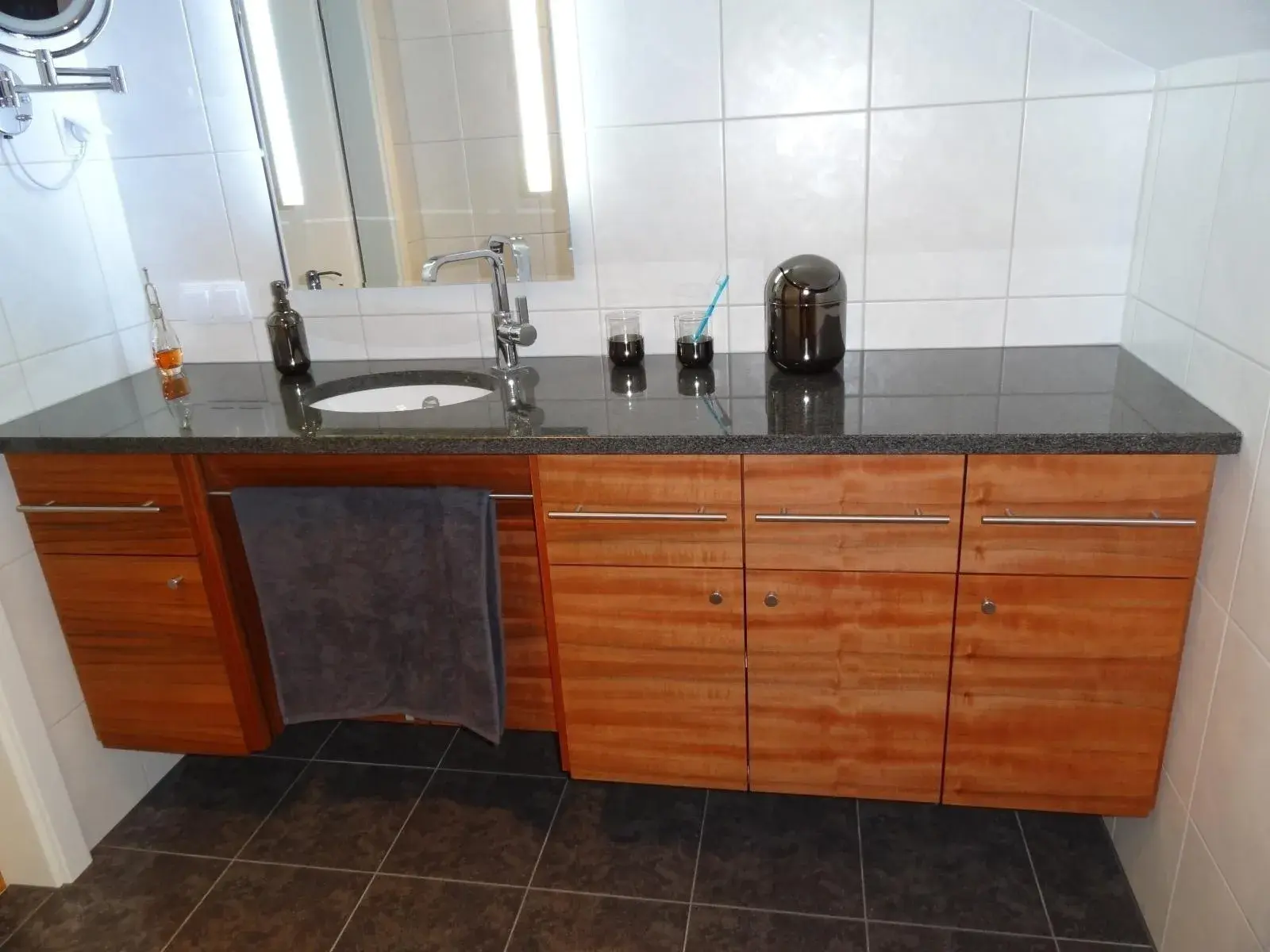 Waschtisch mit viel Stauraum