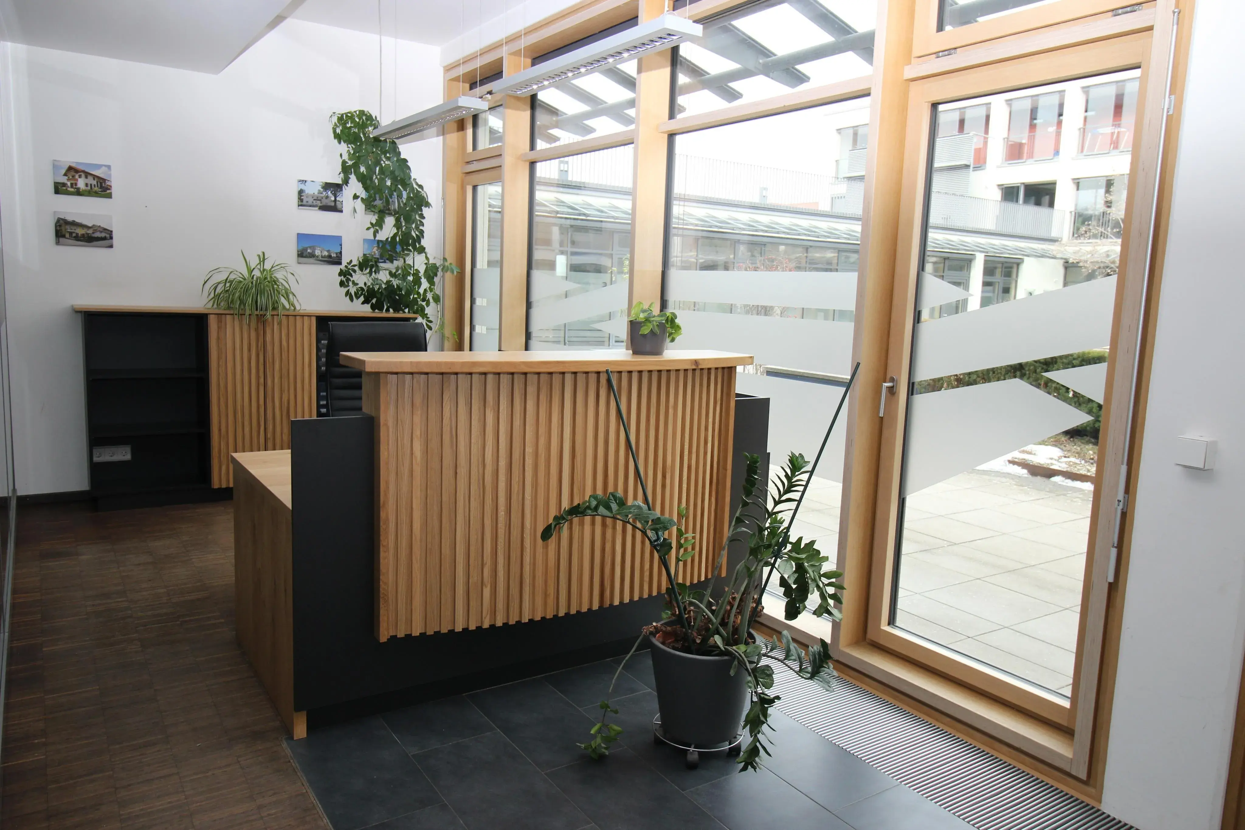 Empfangstheke in Eiche