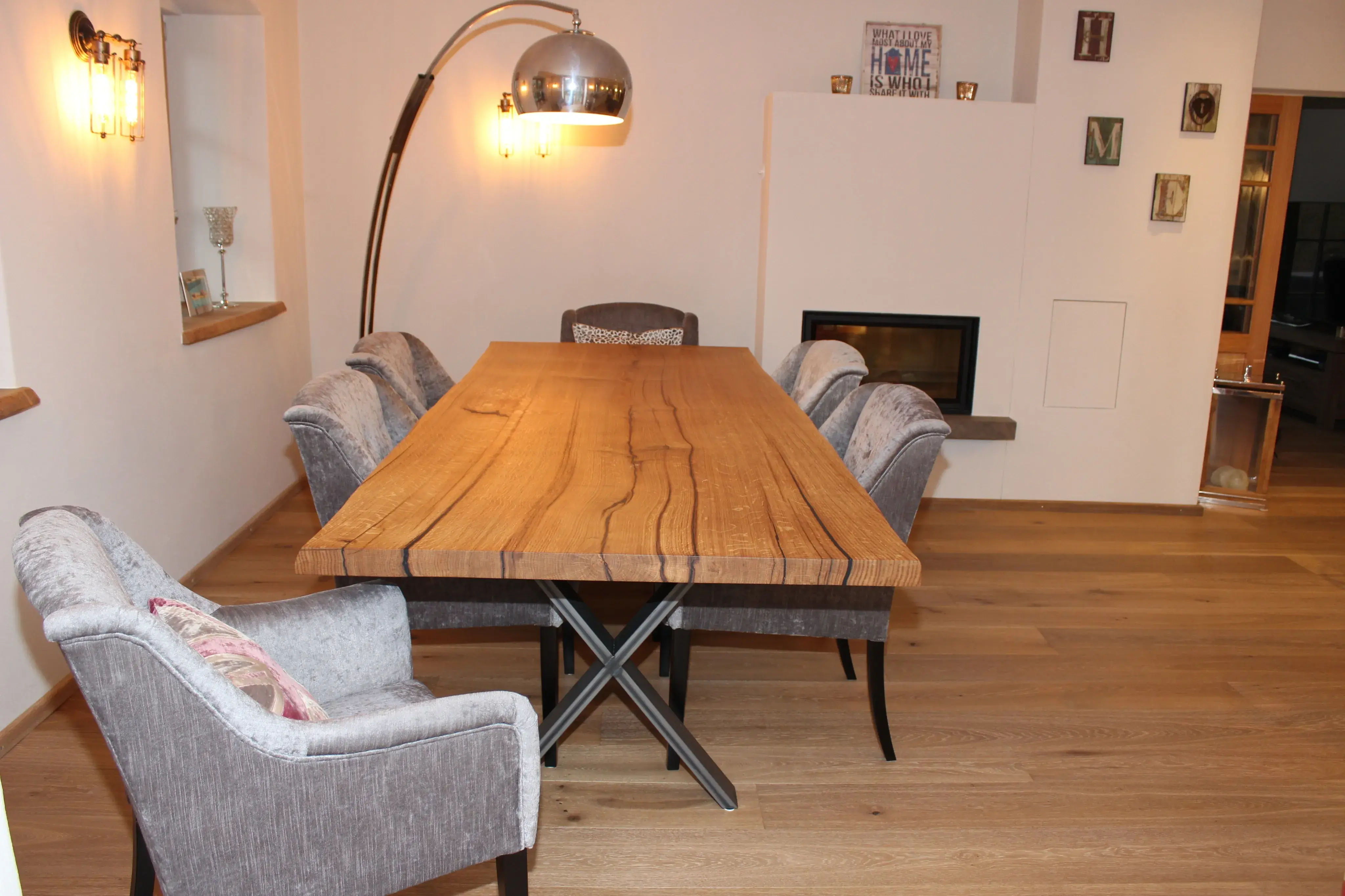 Esstisch beim Kunden mit Stühlen