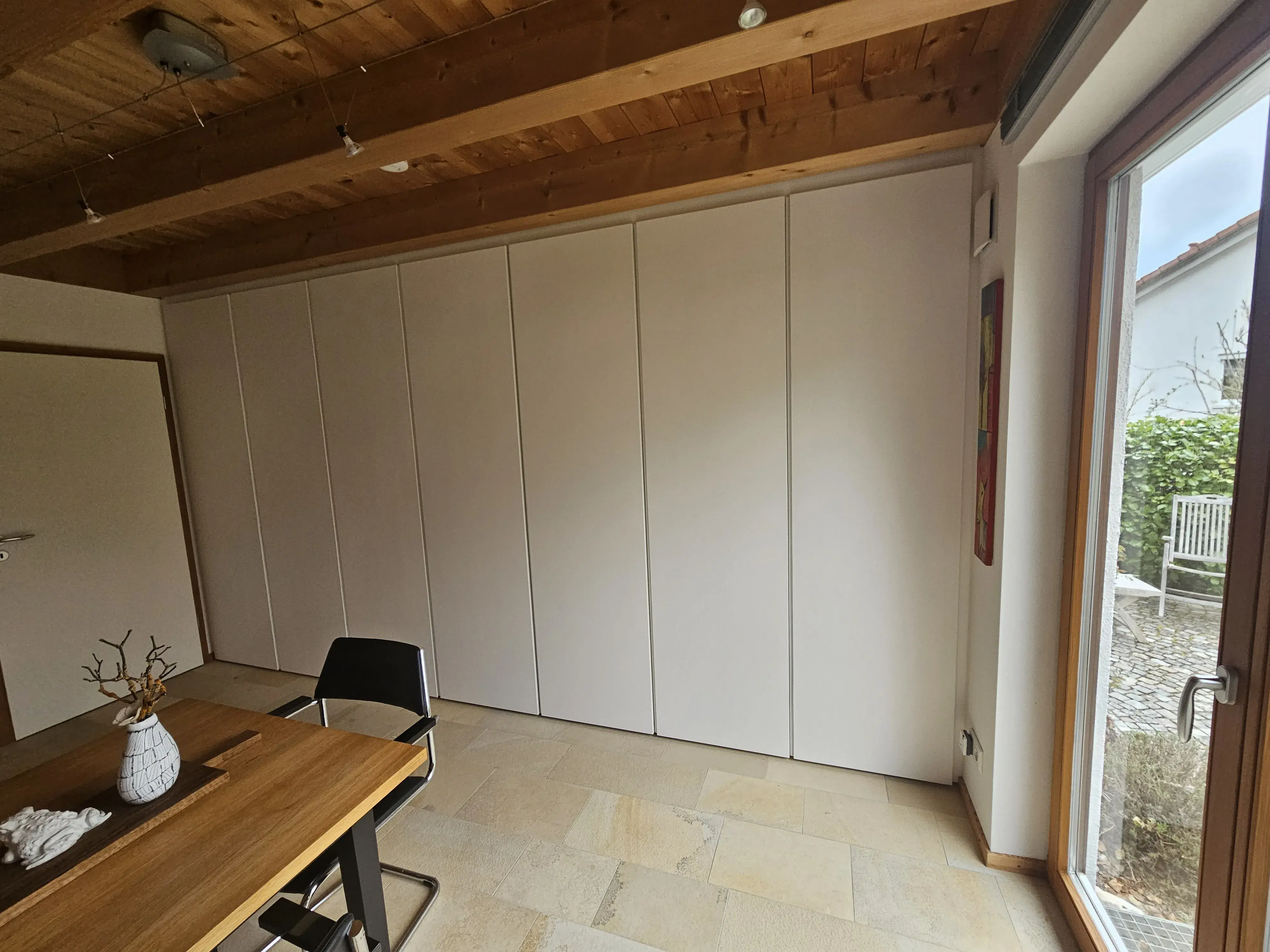 Einbauschrank weiß grifflos ohne Sockel